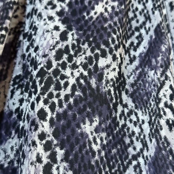 H&M Divided Blouse Top Crop Women's Sz12 Chiffon Snake Print Gray Long Sleeves - Picture 4 of 13